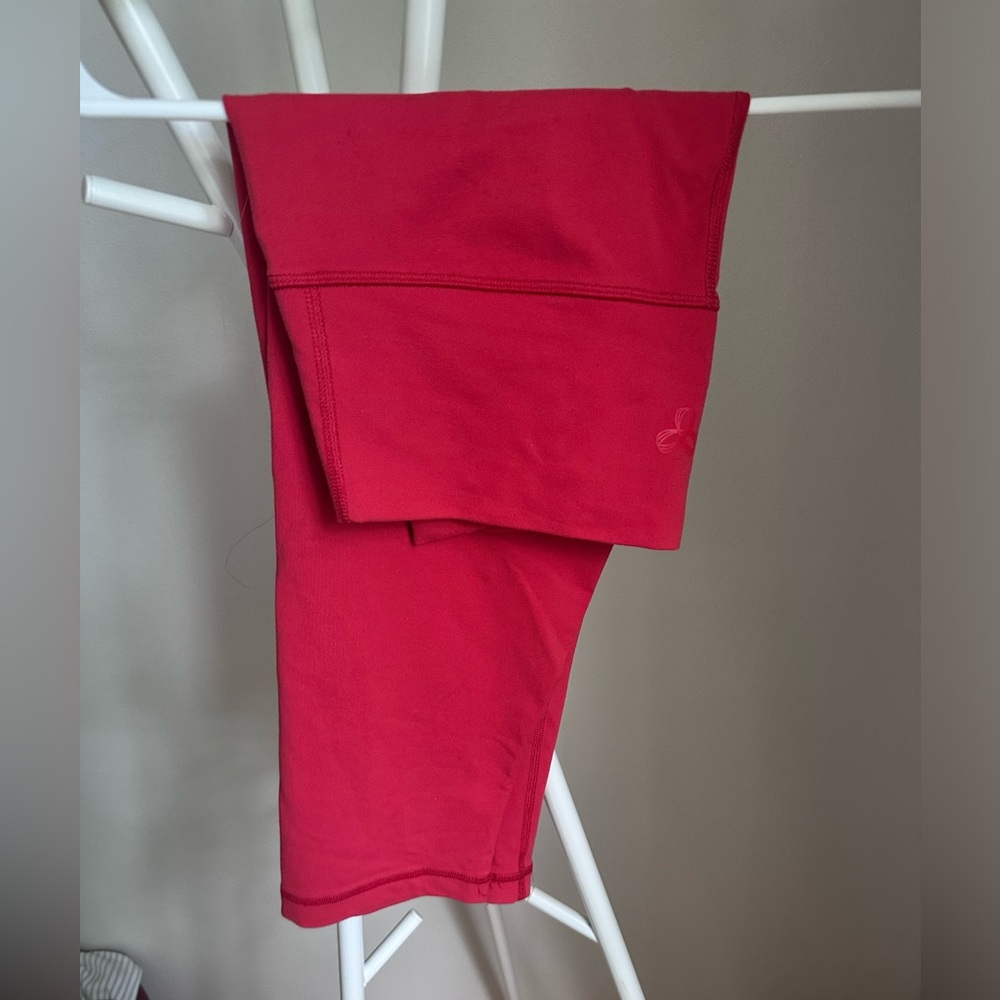 Aritzia TNA knee length leggings